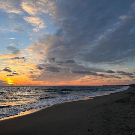 Апартаменты Attico Al Mare Лидо-ди-Остия Экстерьер фото