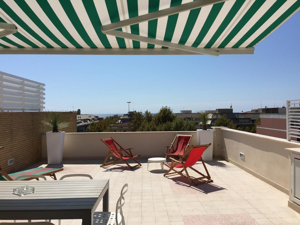 Апартаменты Attico Al Mare Лидо-ди-Остия Экстерьер фото