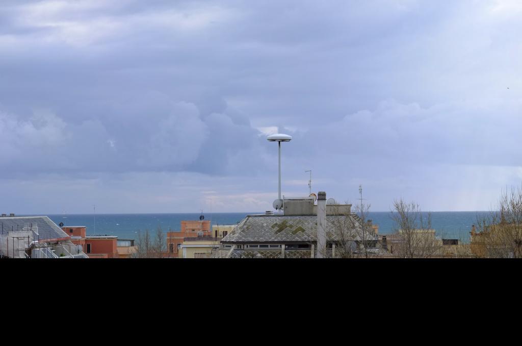 Апартаменты Attico Al Mare Лидо-ди-Остия Экстерьер фото